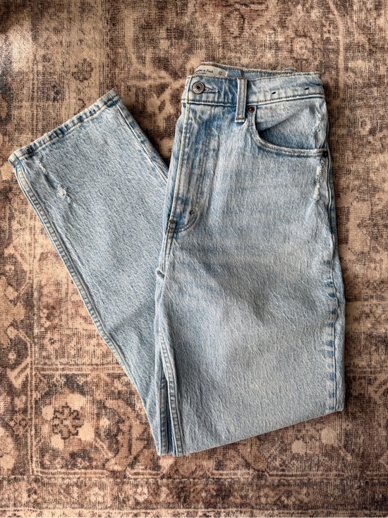 Abercrombie & Fitch Denim - Abercrombie Curve Love 90s Straight Ultra High Rise Jeans (Light Wash) 27/4R